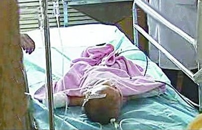 残忍!8个月女婴被姥姥剁掉双手 社会的悲哀